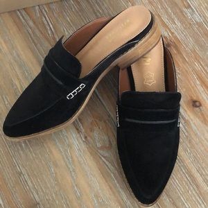 LAST PAIR💕MIIM Black Suede Mules